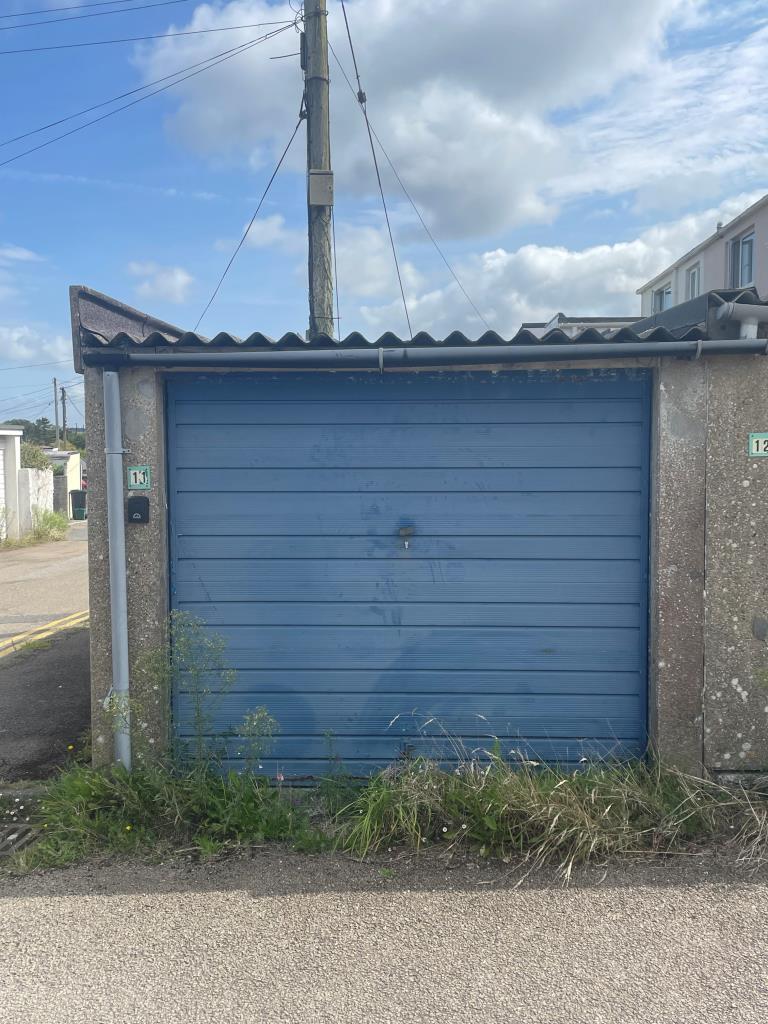 Lot: 165 - VACANT LOCK-UP GARAGE IN RESIDENTIAL LOCATION - End terrace garage with blue door